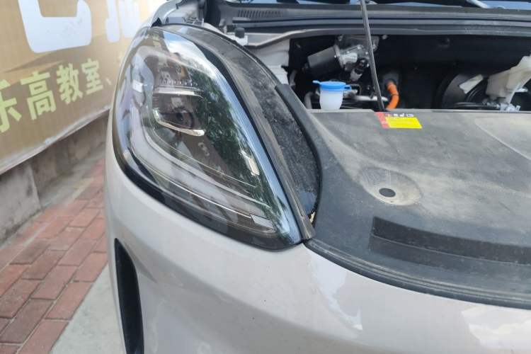 Used Wuling Bingo S 2025 Model 325km Deluxe Edition Right Front Headlight