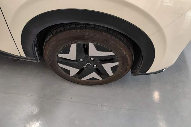 Used Wuling Bingo S 2025 Model 430km Flagship Edition Right Front Wheel Hub