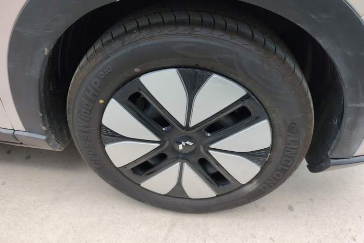 Used Wuling Bingo S 2025 Model 430km Deluxe Edition Right Front Wheel Hub