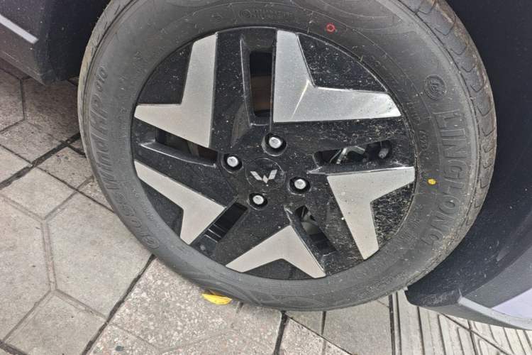 Used Wuling Bingo S 2025 Model 430km Flagship Edition Right Front Wheel Hub