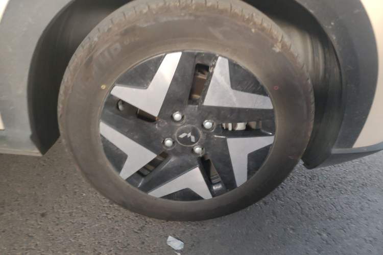 Used Wuling Bingo S 2025 Model 430km Flagship Edition Right Front Wheel Hub