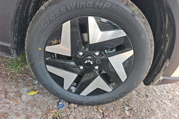 Used Wuling Bingo S 2025 Model 325km Flagship Edition Right Front Wheel Hub