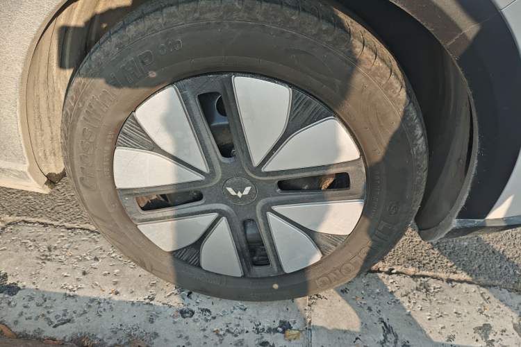 Used Wuling Bingo S 2025 Model 325km Deluxe Edition Right Front Wheel Hub