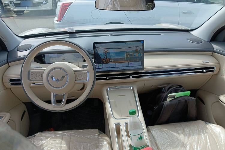 Used Wuling Bingo S 2025 Model 325km Deluxe Edition Center Console