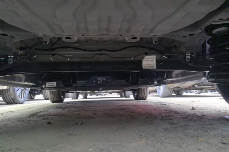 Used Wuling Bingo S 2025 Model 325km Flagship Edition Chassis Rear
