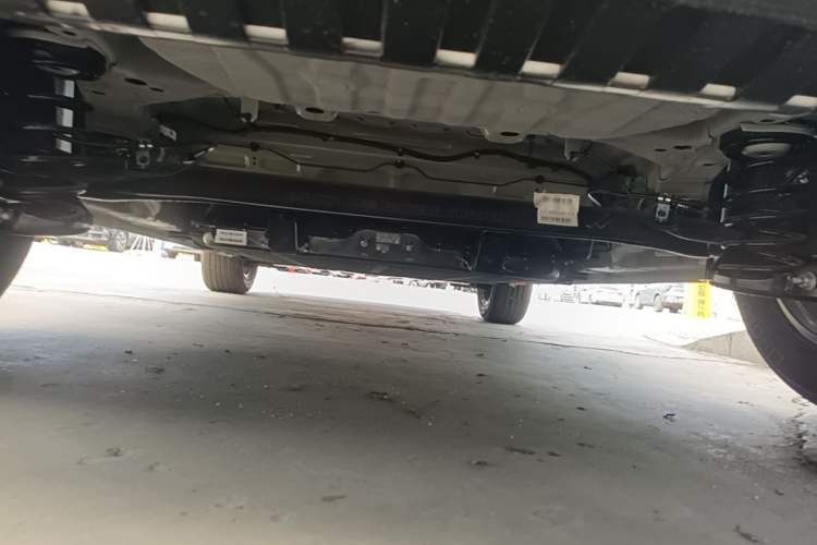 Used Wuling Bingo S 2025 Model 325km Flagship Edition Chassis Rear