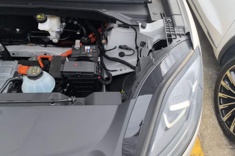 Used Wuling Bingo S 2025 Model 325km Flagship Edition Engine Bay Left