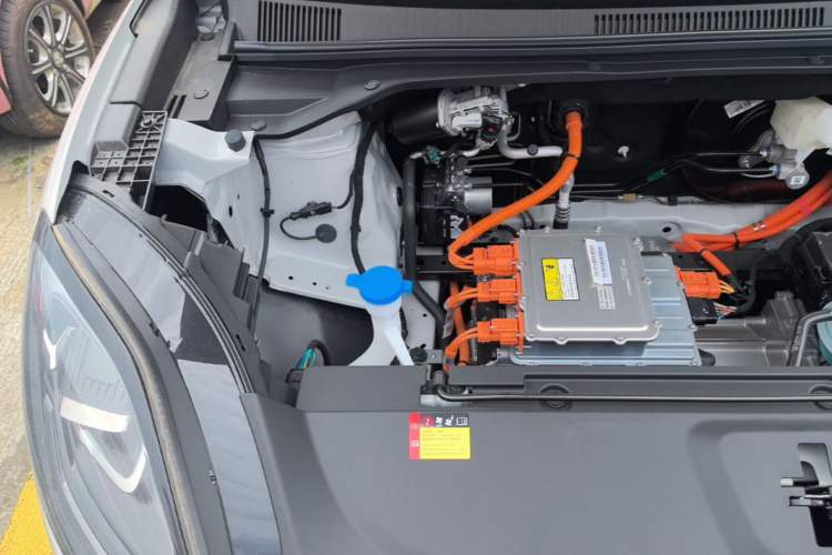 Used Wuling Bingo S 2025 Model 325km Flagship Edition Engine Bay Right