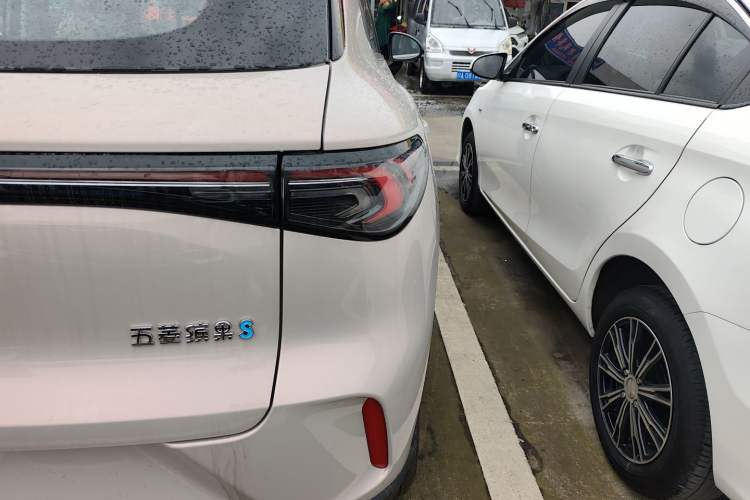 Used Wuling Bingo S 2025 Model 325km Deluxe Edition Exterior 3