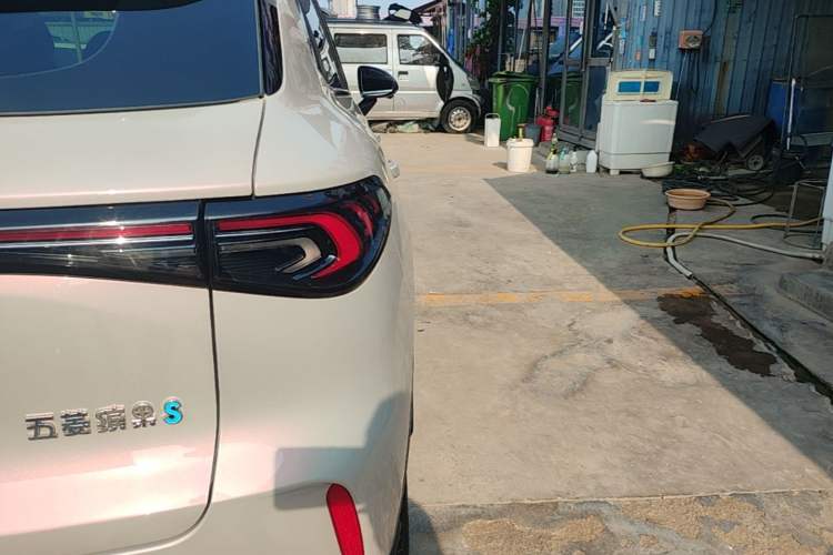 Used Wuling Bingo S 2025 Model 325km Deluxe Edition Exterior 3