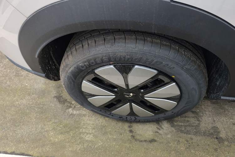 Used Wuling Bingo S 2025 Model 325km Deluxe Edition Exterior 5