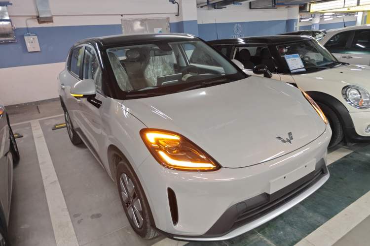 Used Wuling Bingo S 2025 Model 325km Deluxe Edition Front Right 45 Deg