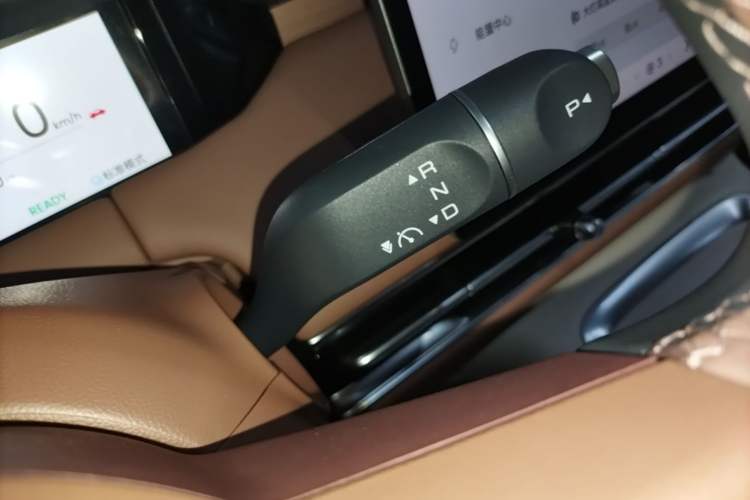 Used Wuling Bingo S 2025 Model 325km Deluxe Edition Gear Lever