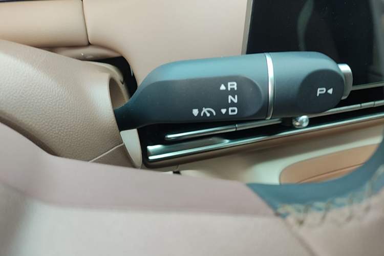 Used Wuling Bingo S 2025 Model 325km Deluxe Edition Gear Lever