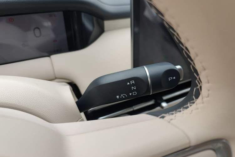 Used Wuling Bingo S 2025 Model 325km Deluxe Edition Gear Lever