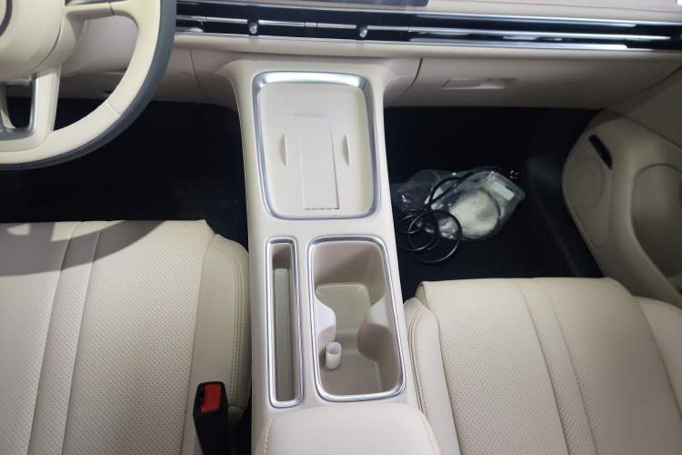 Used Wuling Bingo S 2025 Model 430km Deluxe Edition Gear Lever