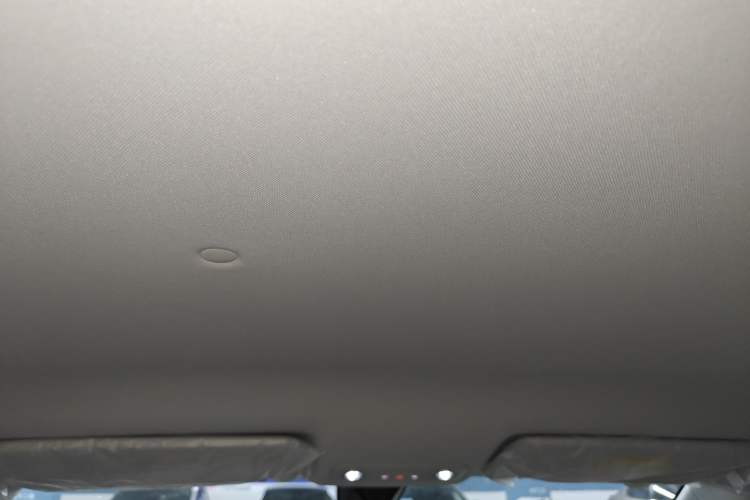Used Wuling Bingo S 2025 Model 325km Deluxe Edition Headliner