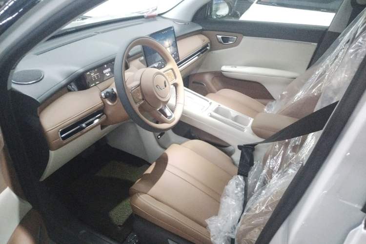 Used Wuling Bingo S 2025 Model 325km Deluxe Edition Interior 1