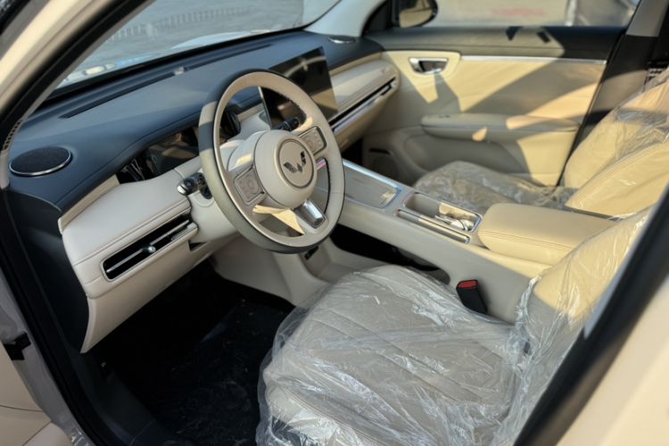 Used Wuling Bingo S 2025 Model 325km Deluxe Edition Interior 5