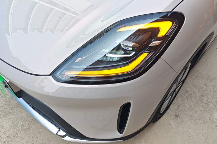 Used Wuling Bingo S 2025 Model 325km Deluxe Edition Left Front Headlight