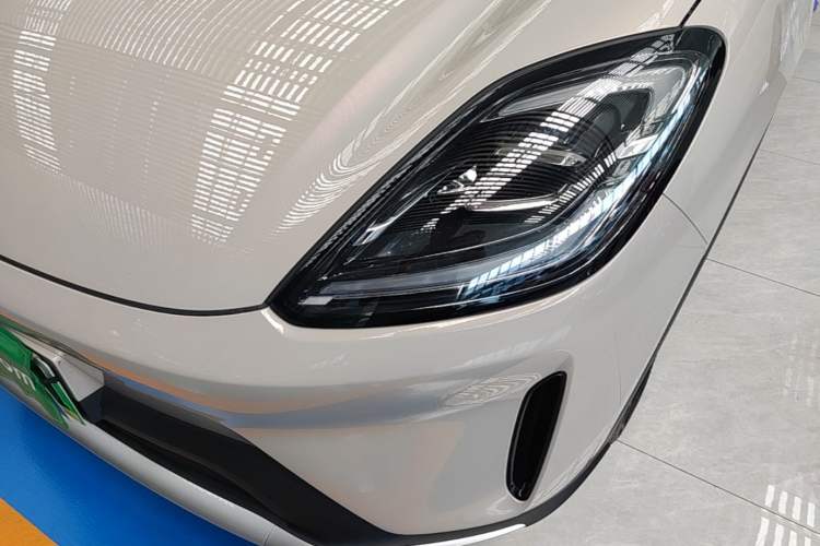 Used Wuling Bingo S 2025 Model 325km Deluxe Edition Left Front Headlight
