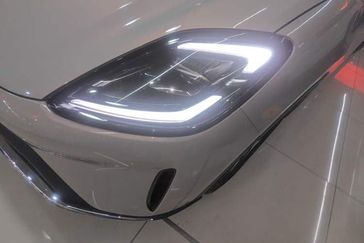 Used Wuling Bingo S 2025 Model 430km Flagship Edition Left Front Headlight