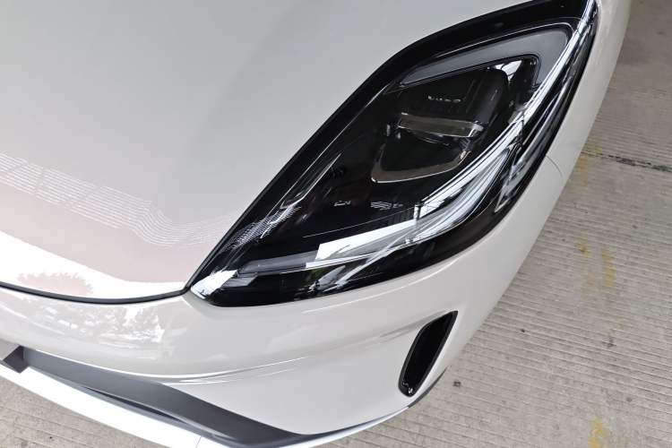 Used Wuling Bingo S 2025 Model 325km Deluxe Edition Left Front Headlight