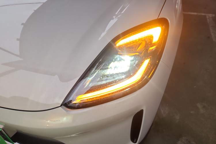 Used Wuling Bingo S 2025 Model 430km Deluxe Edition Left Front Headlight