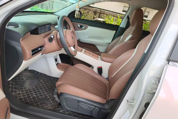 Used Wuling Bingo S 2025 Model 325km Deluxe Edition Left Front Seat