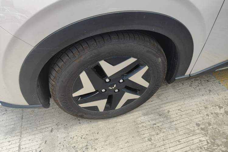Used Wuling Bingo S 2025 Model 430km Flagship Edition Left Front Wheel Hub
