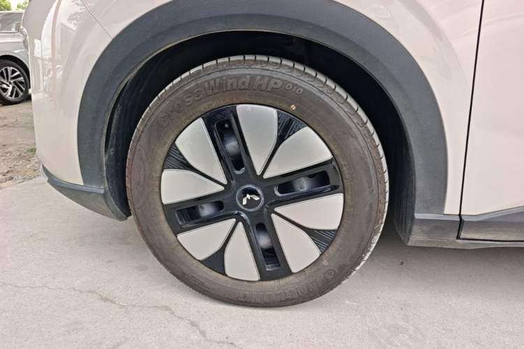 Used Wuling Bingo S 2025 Model 325km Deluxe Edition Left Front Wheel Hub