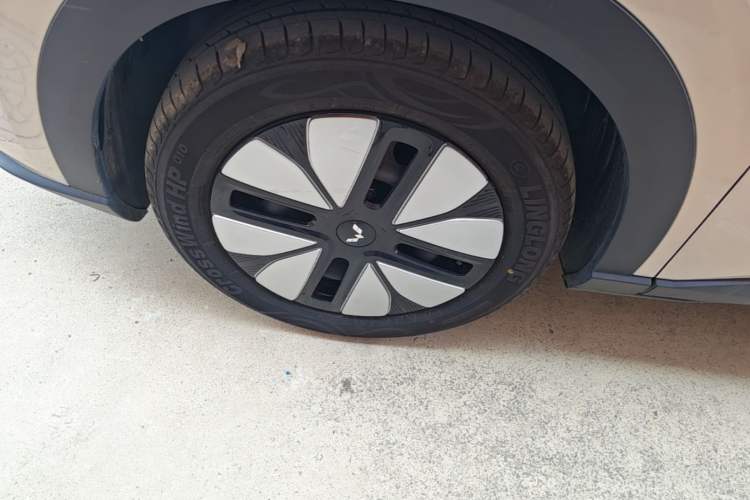Used Wuling Bingo S 2025 Model 325km Deluxe Edition Left Front Wheel Hub