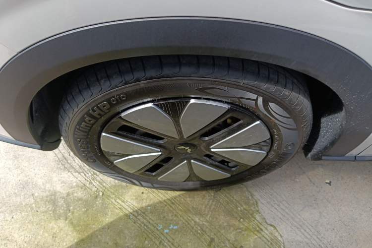 Used Wuling Bingo S 2025 Model 325km Deluxe Edition Left Front Wheel Hub