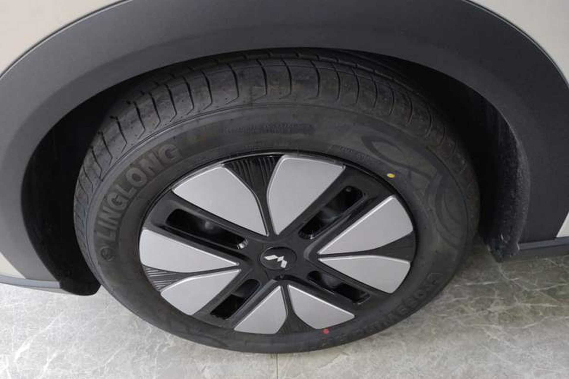 Used Wuling Bingo S 2025 Model 430km Deluxe Edition Left Front Wheel Hub