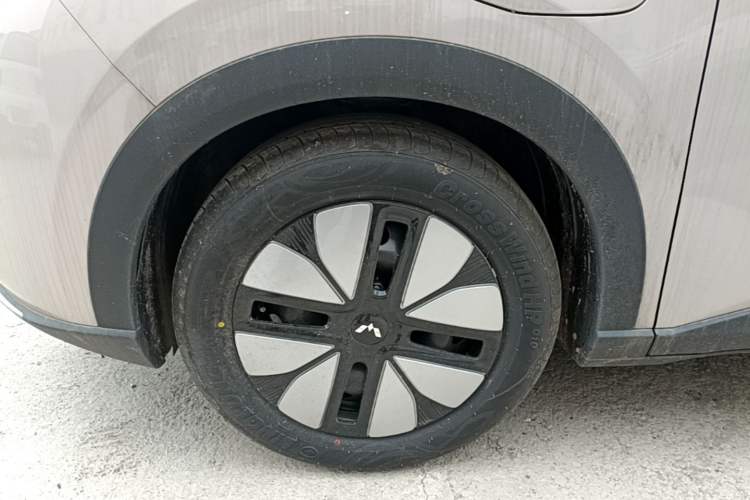 Used Wuling Bingo S 2025 Model 325km Deluxe Edition Left Front Wheel Hub