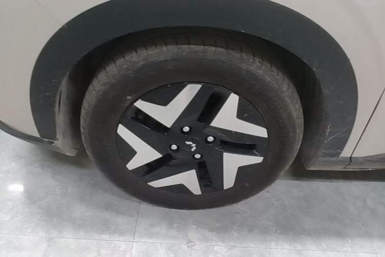 Used Wuling Bingo S 2025 Model 325km Flagship Edition Left Front Wheel Hub