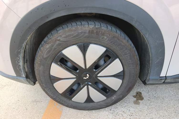 Used Wuling Bingo S 2025 Model 325km Deluxe Edition Left Front Wheel Hub