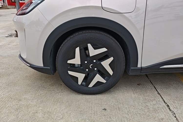 Used Wuling Bingo S 2025 Model 430km Flagship Edition Left Front Wheel Hub