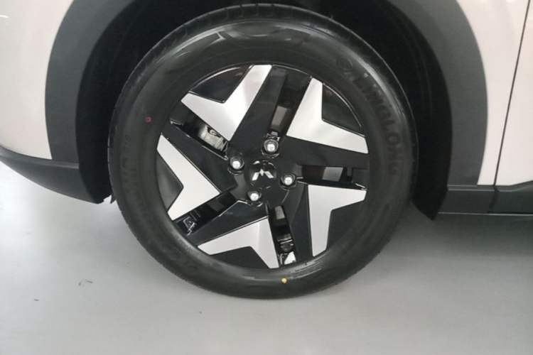 Used Wuling Bingo S 2025 Model 430km Flagship Edition Left Front Wheel Hub
