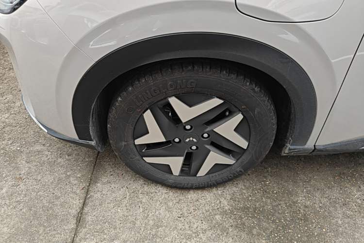 Used Wuling Bingo S 2025 Model 430km Flagship Edition Left Front Wheel Hub