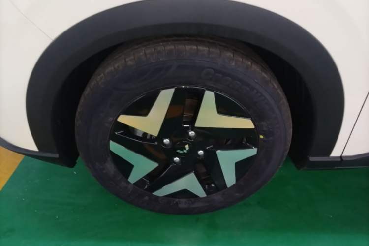 Used Wuling Bingo S 2025 Model 430km Flagship Edition Left Front Wheel Hub