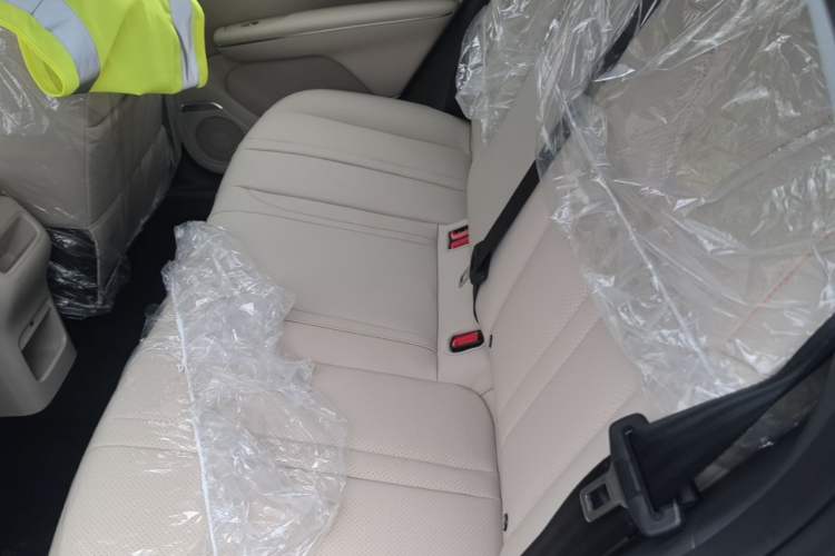Used Wuling Bingo S 2025 Model 325km Flagship Edition Left Rear Seat