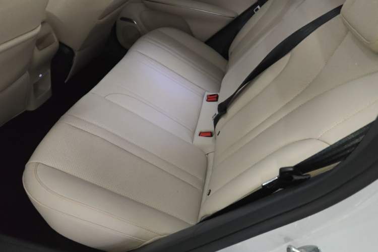 Used Wuling Bingo S 2025 Model 325km Flagship Edition Left Rear Seat