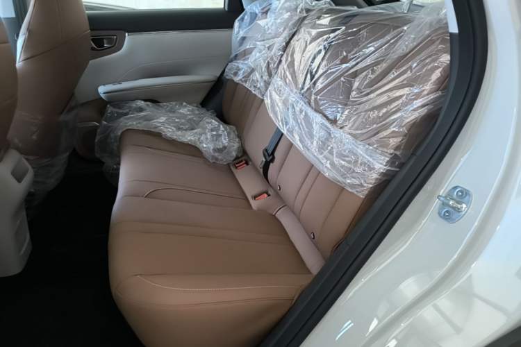 Used Wuling Bingo S 2025 Model 325km Deluxe Edition Left Rear Seat