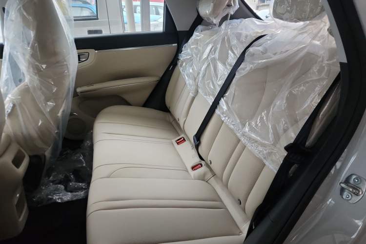 Used Wuling Bingo S 2025 Model 430km Deluxe Edition Left Rear Seat