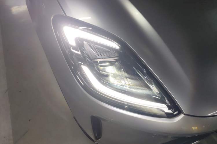 Used Wuling Bingo S 2025 Model 430km Flagship Edition Right Front Headlight