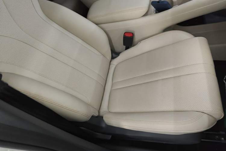 Used Wuling Bingo S 2025 Model 325km Flagship Edition Right Front Seat