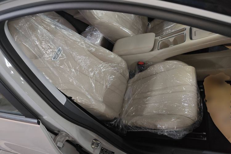 Used Wuling Bingo S 2025 Model 325km Deluxe Edition Right Front Seat