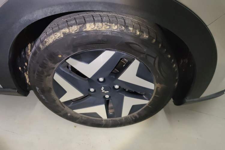 Used Wuling Bingo S 2025 Model 430km Flagship Edition Right Front Wheel Hub