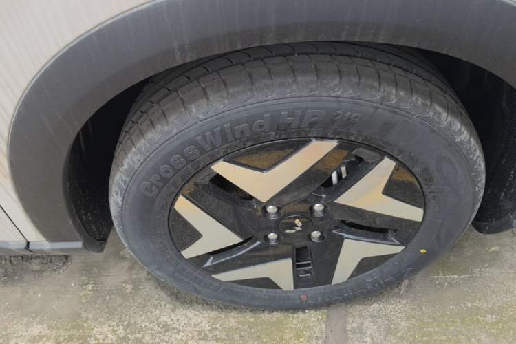 Used Wuling Bingo S 2025 Model 325km Flagship Edition Right Front Wheel Hub